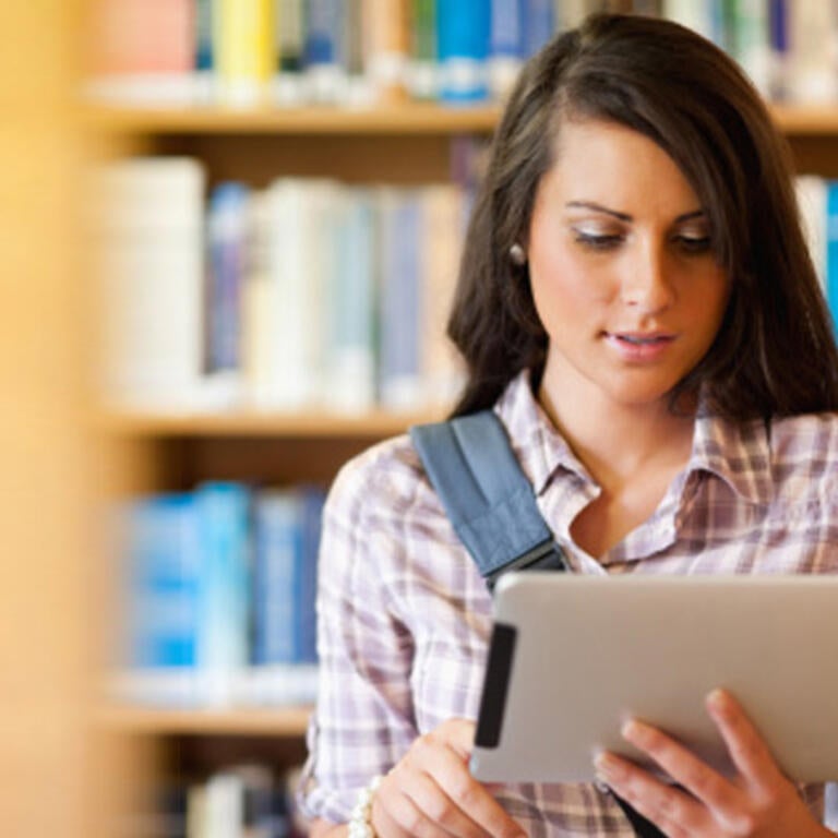 student with ipad