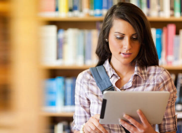 student with ipad